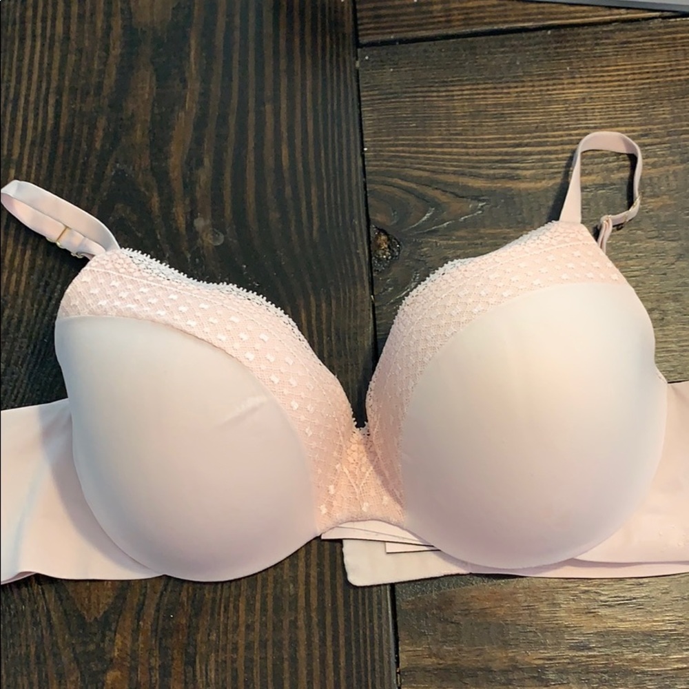 38 C incredible bra by Victoria’s secret.